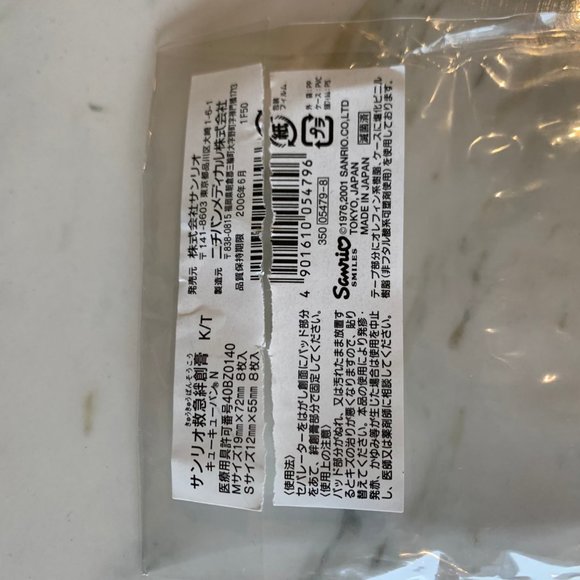 Vintage Hello Kitty mini bandaid kit from 2001 - Picture 7 of 8